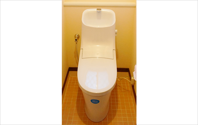 Ｋ様邸奈良市西千代ヶ丘一体型便器：LIXIL アメージュ(シャワートイレ）